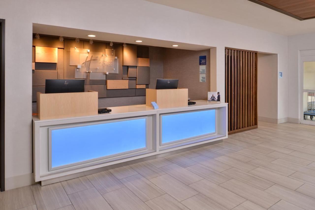 Hotel Express Southeast By Ihg Stockton